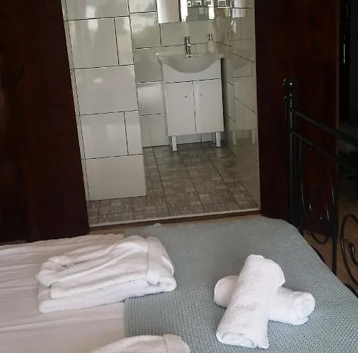 Bb Silvercoast Casa Flores Bed & Breakfast